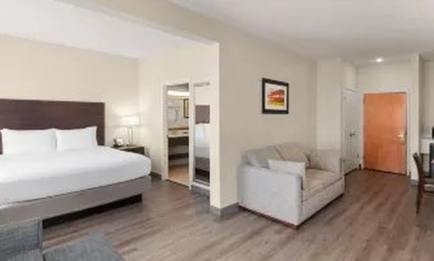 Image 11: Wyndham Hotel on Florida's Emerald Coast