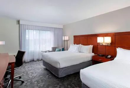 Guest Room, 2 Queens