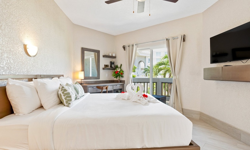 Image 21: Beachfront Hotel in San Pedro, Belize with Spa Credit