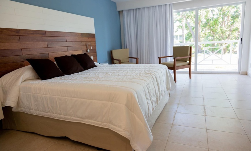 Image 19: Grand Bahama All-Inclusive Beach Resort with Watersports