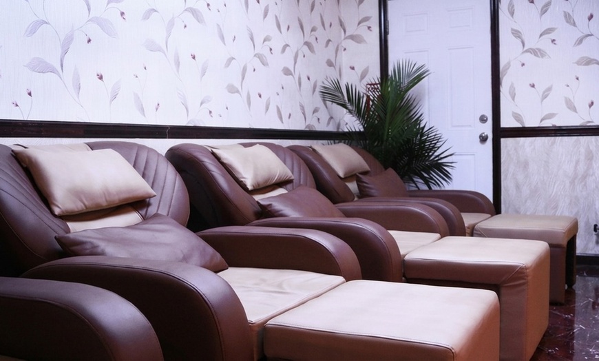 Image 3: Relaxing Full Body and Couples Massage Experiences 