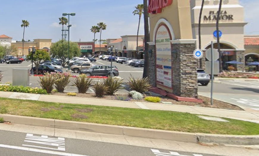 Image 4: Refresh Your Look with ClearGlow Salicylic or Glow & Go Glycolic Peel