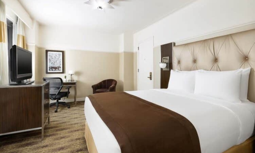 Image 18: Midtown NYC Hotel near Penn Station and Times Square