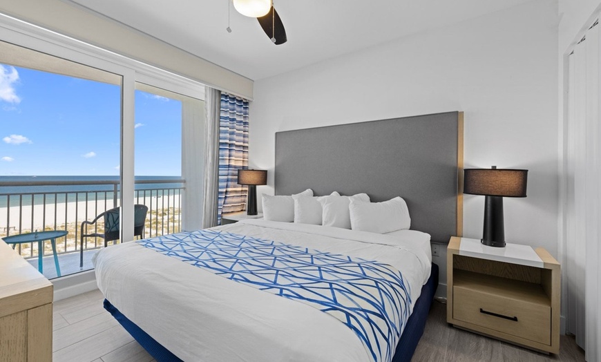 Image 27: Treasure Island Beachfront Suites with Rooftop Deck