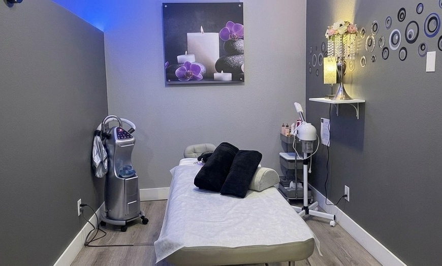 Image 4: Head Spa Treatments for 1 or 2 w/Massage on Upper-Back, Neck & Scalp