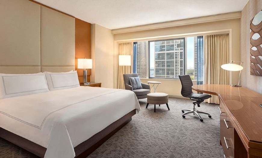 Image 15: 4-Star Downtown Chicago Hotel near Millennium Park