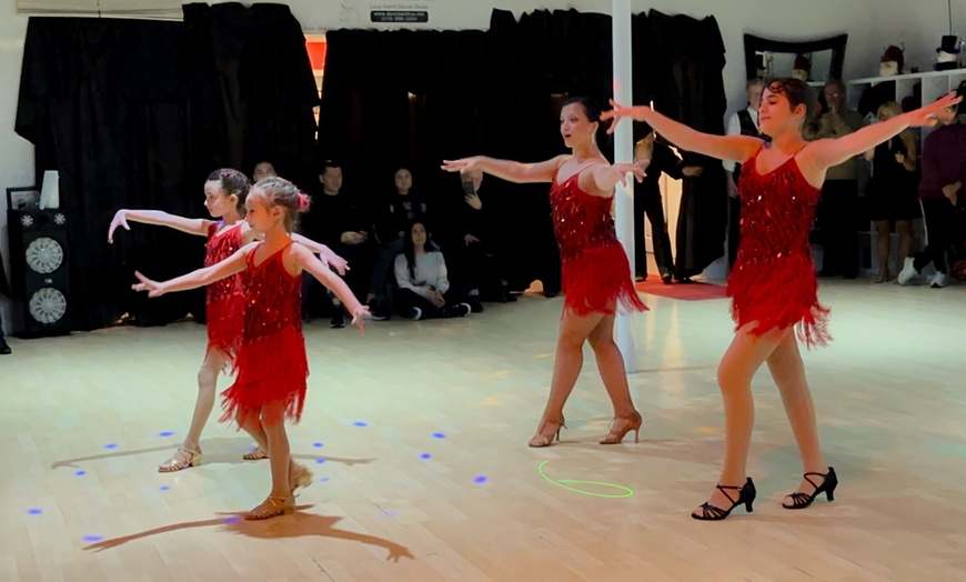 Image 3: Kids Ballet & Jazz Dance Classes for Ages 5+ (4 Weeks-3 Months)