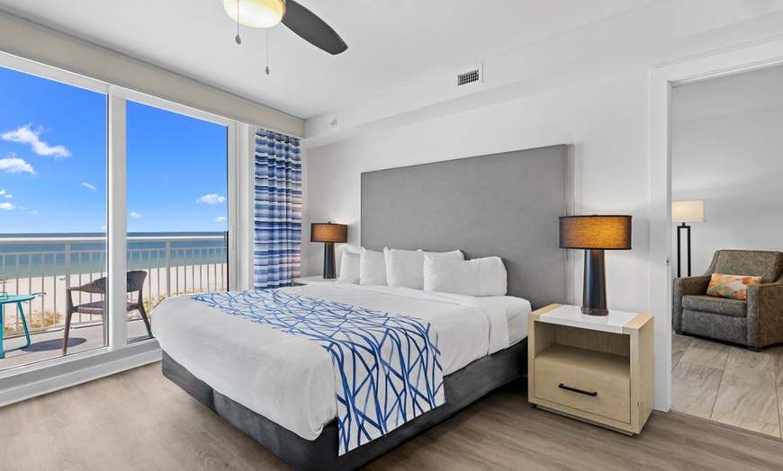 Image 30: Treasure Island Beachfront Suites with Rooftop Deck