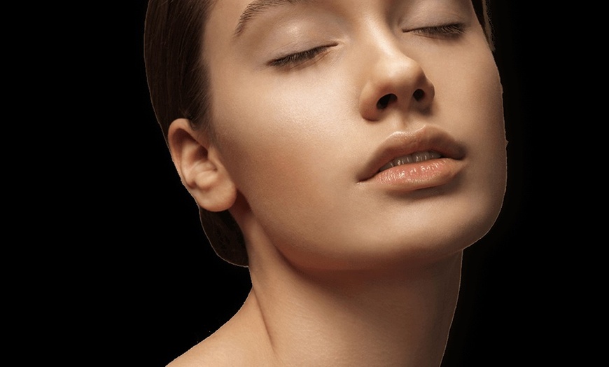 Image 4: Achieve a Youthful Look with 20 or 40 Units of Botox