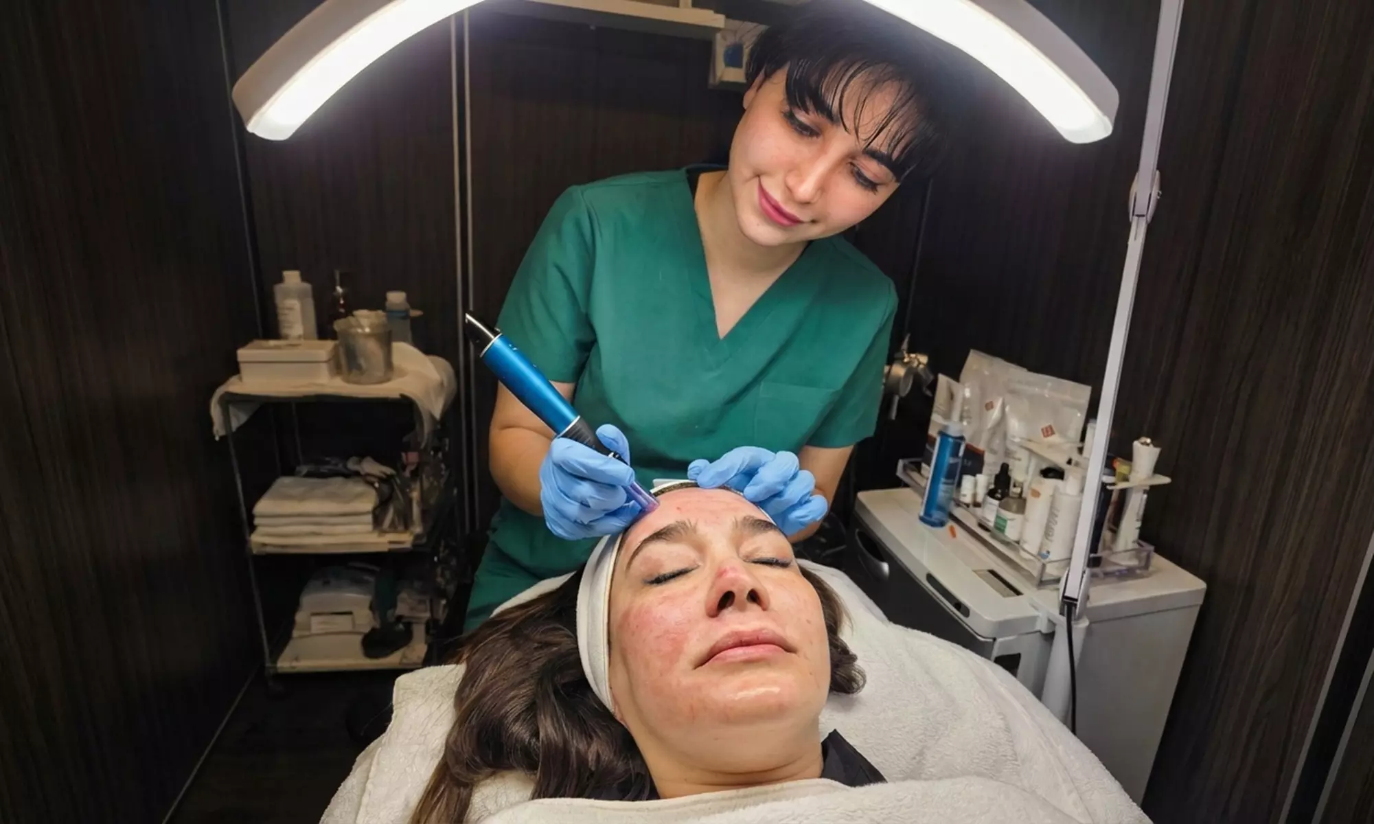 Customized Facials: Acne, Anti-Aging, or Hydrating Treatments