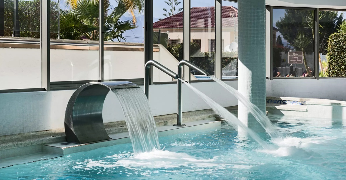 Circuito spa con buffet libre o cava y bombones para una o dos personas en Albir, Alicante