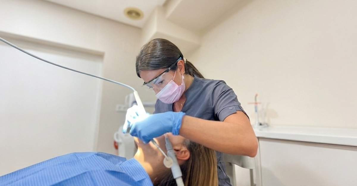 Blanqueamiento dental y limpieza bucal en Alicante