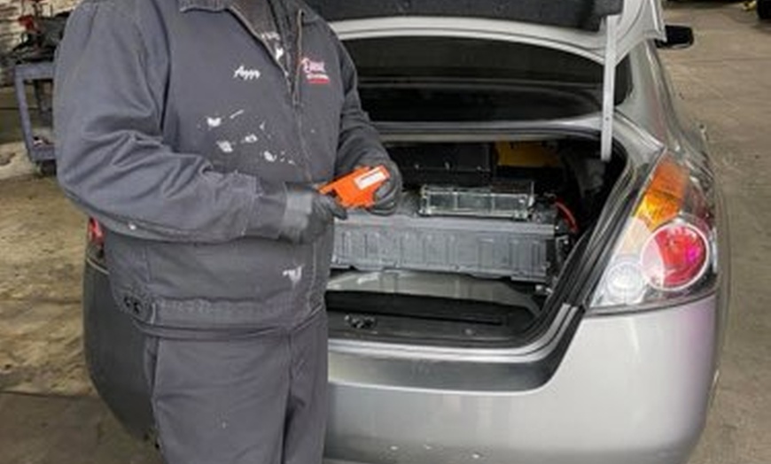 Image 8: Tire rotation for a smooth ride and long-lasting performance