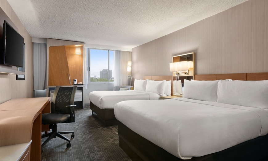Image 19: Niagara Falls Hotel with Free Breakfast & Indoor Pool