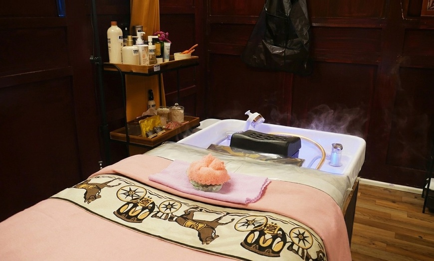 Image 3: 60-Minute or 90 Minute Scalp Massage or Water Scalp Therapy Head Spa