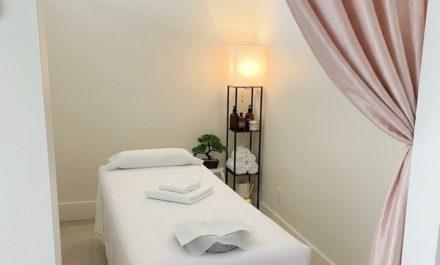 Image 2: Revitalizing Lymphatic Drainage Massage for Detox & Fluid Balance