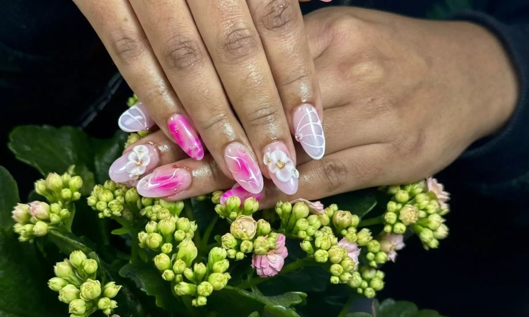 Sesión de manicura y/o pedicura con esmaltado normal o semipermanente