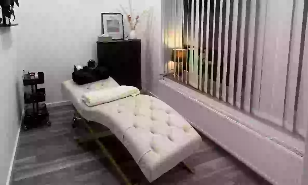 Klassische Ausreinigung, Microneedling oder Aqua-Facial für 1 Person