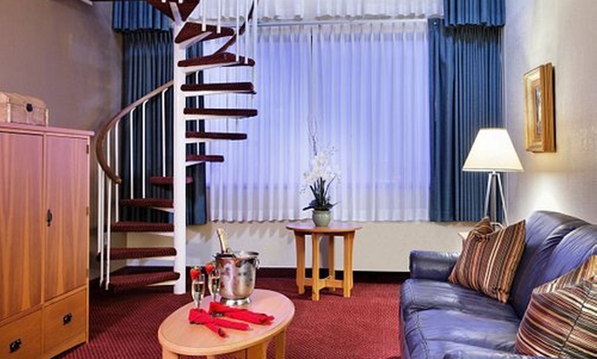 Image 15: Nashville Hotel with Pool, Live Music & Free Shuttle