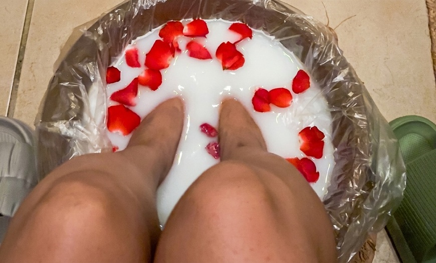 Image 2: Soothe your senses with a 50-Minute Spa Massage or Couples Experience — J-H Beauty (Up to 52% off)