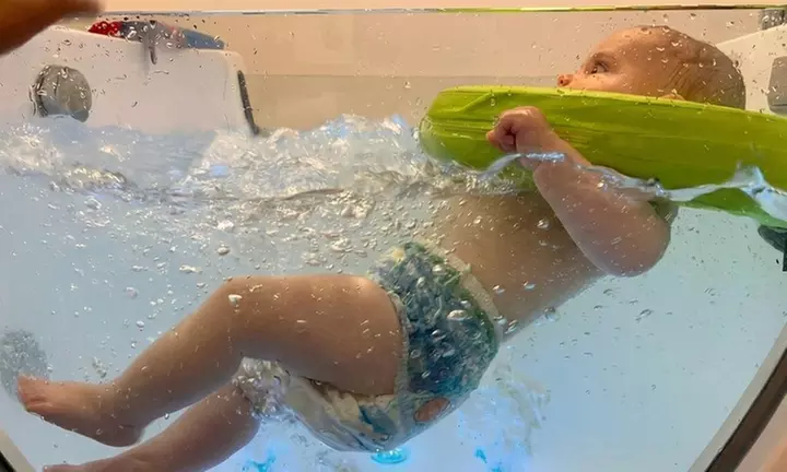 Spa para bebés de 0 a 12 meses con sesión de hidroterapia y masaje