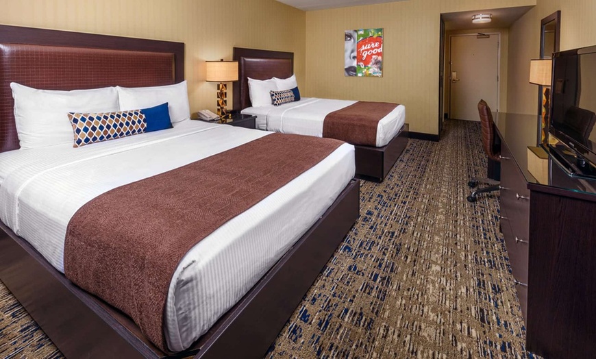 Image 11: Las Vegas Casino Hotel with Pool and Entertainment