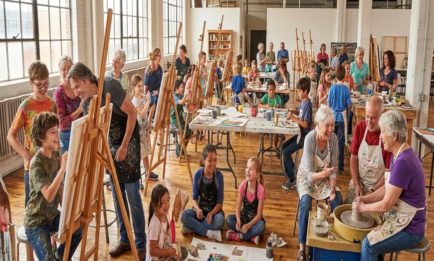 Image 7: 1 month of art classes for kids and adults: 4 classes a month