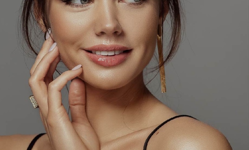 Image 6: Achieve a Youthful Look with 20 or 40 Units of Botox