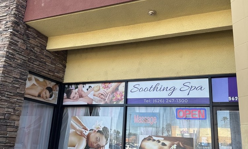 Image 2: Shared Relaxation: Couples Swedish or Deep Tissue Massage