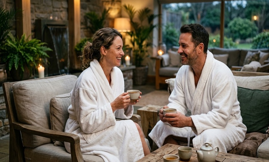 Image 4: 60, 90 or 120-Minute Couple Massage with Hot Stone and Essential Oil