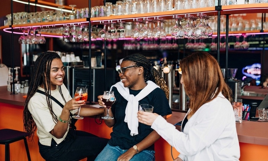 Image 7: Expérience ludique et conviviale avec activités et combos gourmands