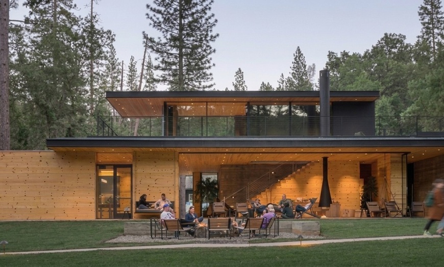 Image 2: Airstream Glamping Near Yosemite with Pool