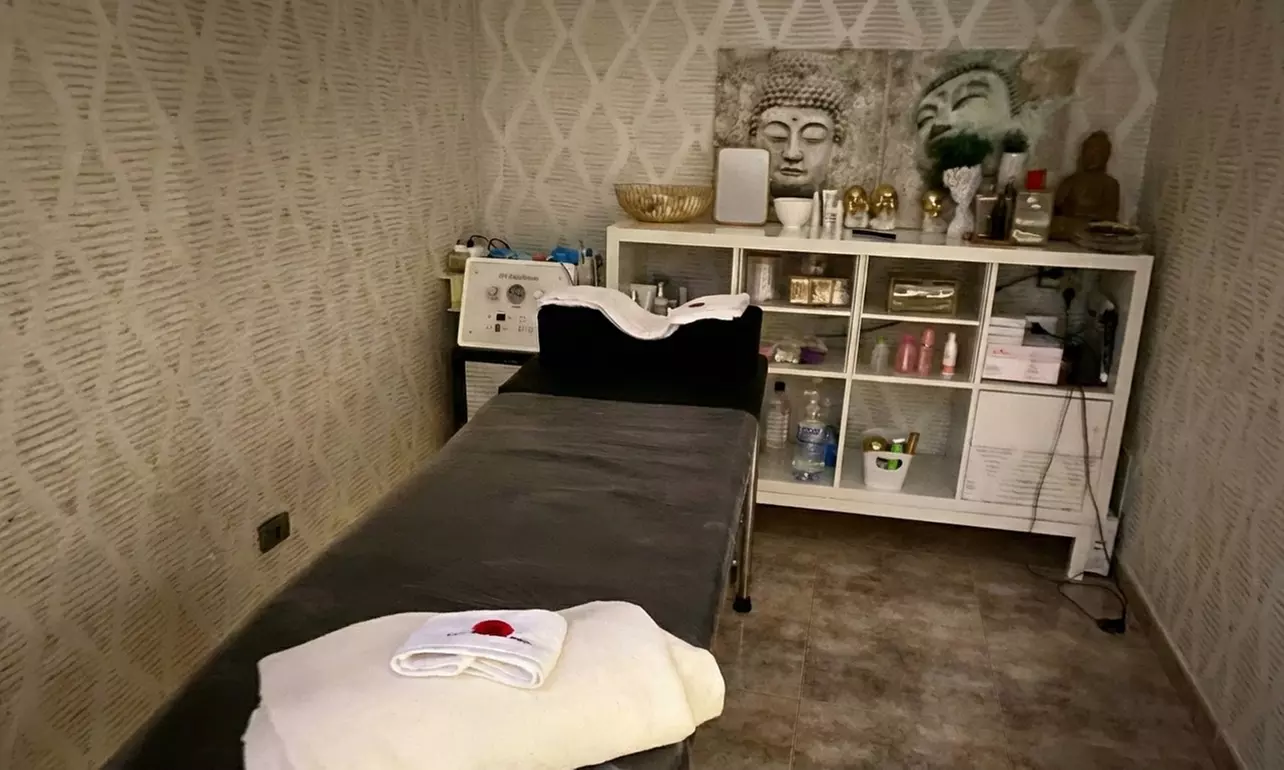 Limpieza facial con microdermoabrasión y tratamientos adicionales