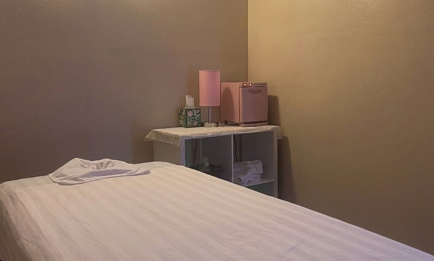 Image 2: Up to 44% Off on Couples Massage at Sunny Happy Massage