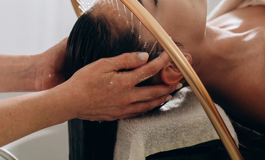Image 8: 60-Minute Single or Couples Choice of Massage/Japanese Head Spa
