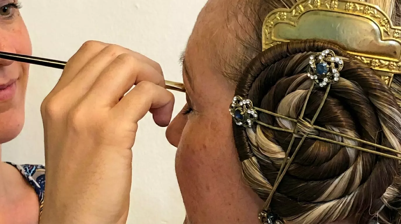 Traje de faller@ por un día con sesión de fotos y degustación de vino