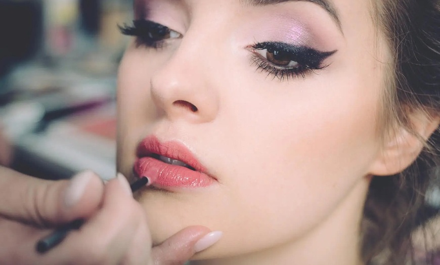 Image 6: Transform Your Look: Get Luscious Lashes That Wow! at U lashes