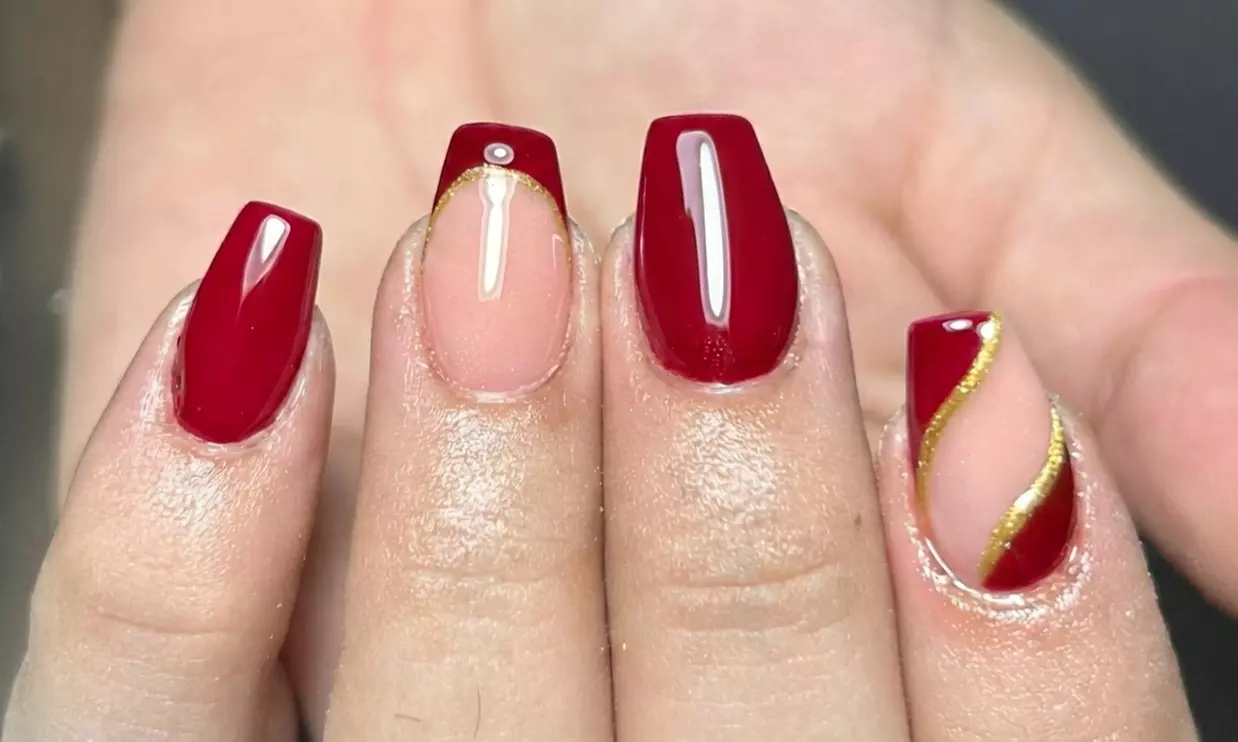 Manicura y/o pedicura express o completa con esmaltado semipermanente