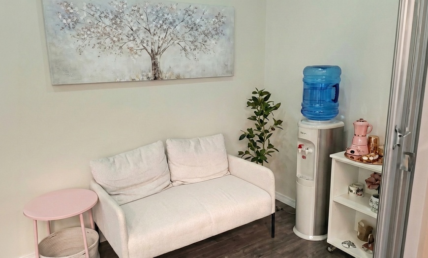 Image 3: 1 o 3 sesiones de manicura con esmaltado semipermanente para 1