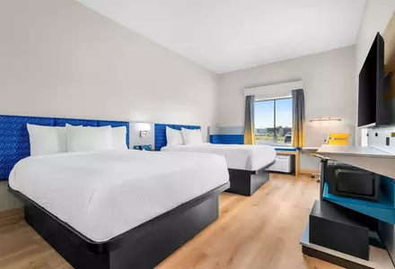 2 Queen Beds Room