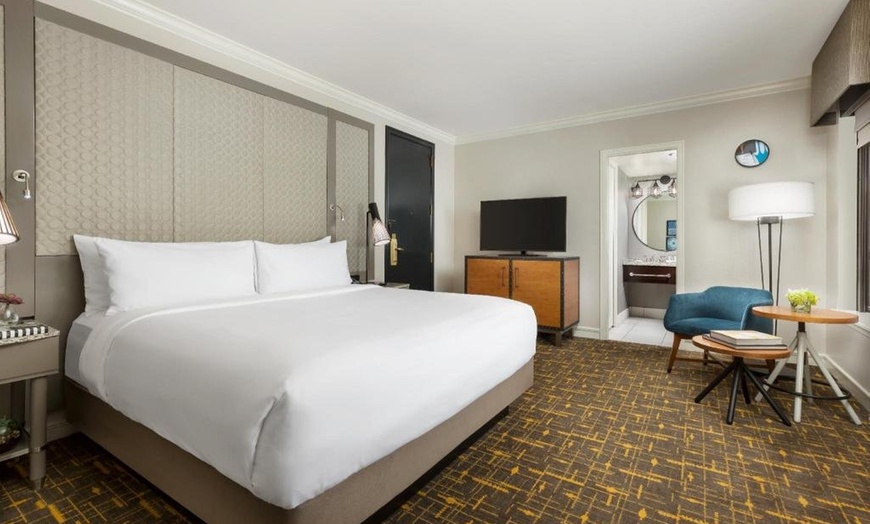 Image 11: 4-Star Nob Hill Hotel with San Francisco Skyline Views