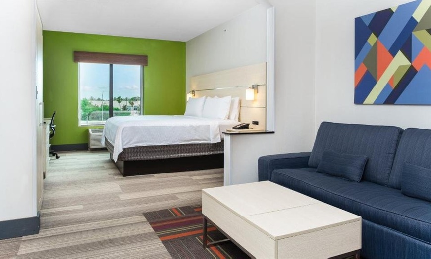 Image 9: Orlando I-Drive Hotel with Free Breakfast near Universal