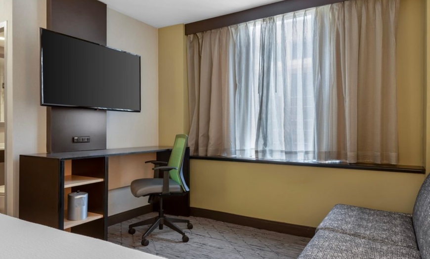 Image 21: Downtown Denver Hotel near 16th Street Mall