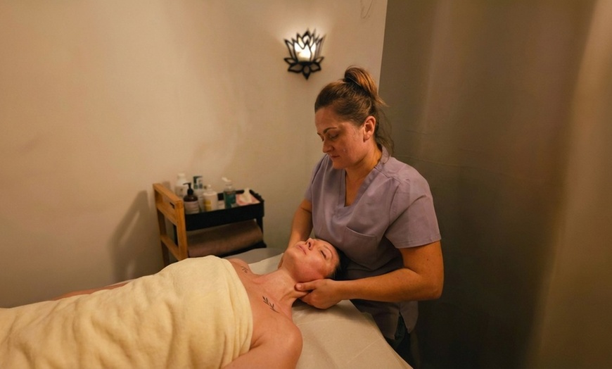 Image 4: Masaż klasyczny, relaksacyjny, gorącymi kamieniami lub antycellulitowy