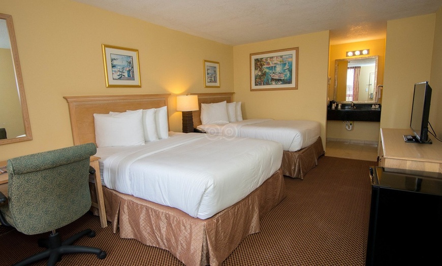 Image 12: Orlando Hotel near Universal with Shuttle & Breakfast
