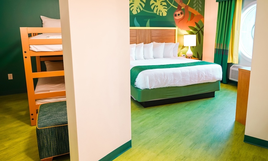 Image 21: Ultimate Family Getaway with Daily Waterpark Passes!