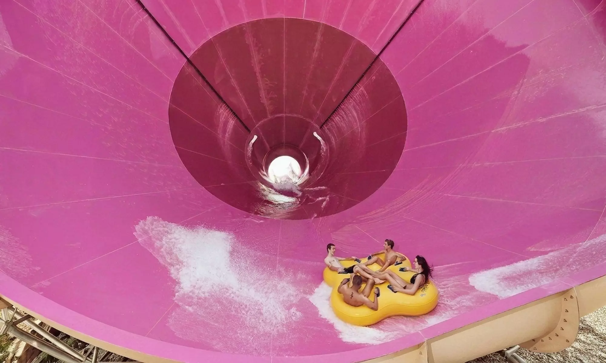 Expérience multi-parcs avec attractions et sensations aquatiques