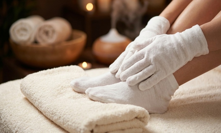 Image 8: 60-Min Couples Swedish Massage, Collagen Hand & Foot Masks, & Facial 