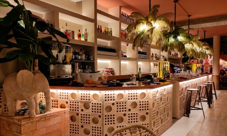 Image 10: Cata de 4 vinos frente al mar, maridados con torreznos, para 2 o 4 pax