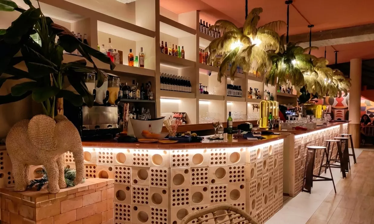 Cata de 4 vinos frente al mar, maridados con torreznos, para 2 o 4 pax